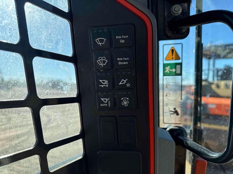 2024-bobcat-t76-image-32