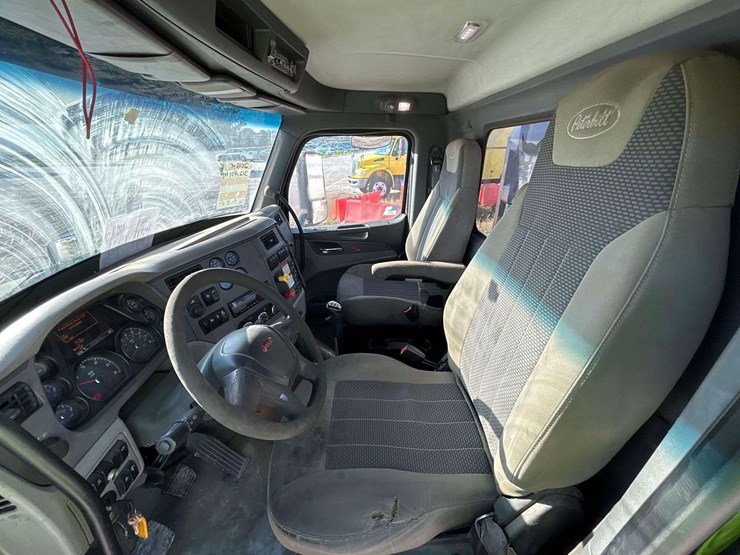 2016-peterbilt-579-image-26