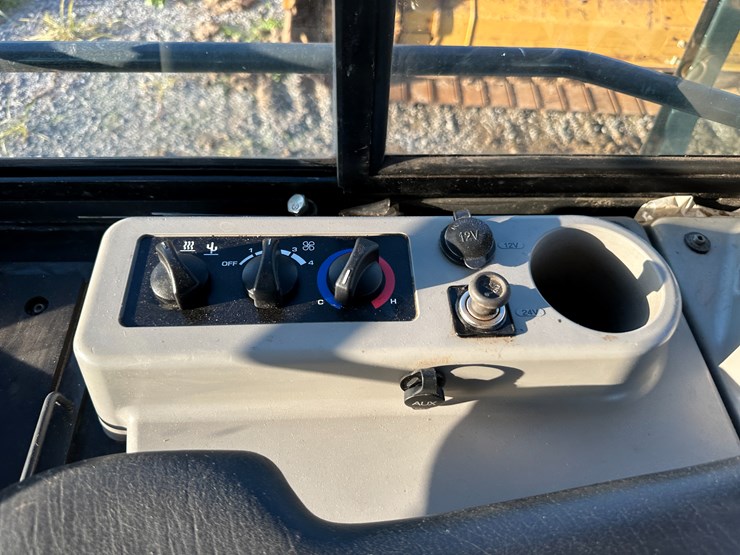 #32837-•-komatsu-39px-crawler-dozer-km10d130kka096648-image-67