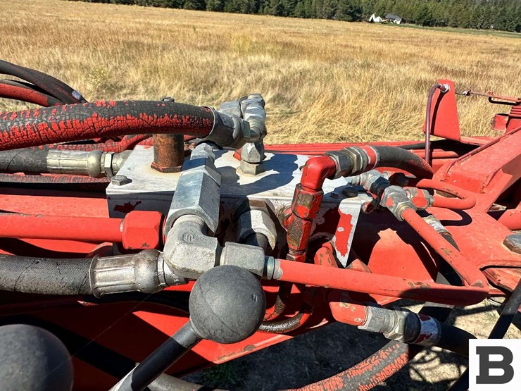 new-holland-216-image-35