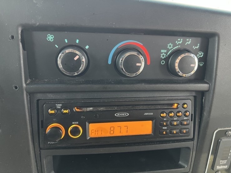 2015-chevrolet-express-paratransit-bus-image-32