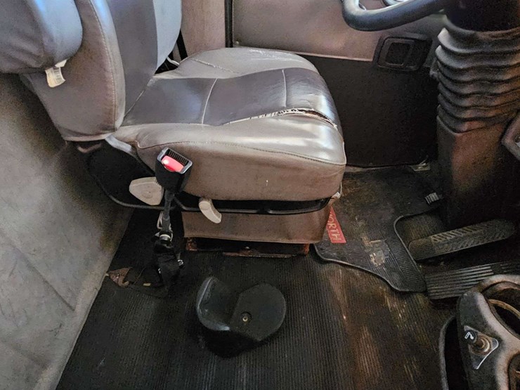 2005-kenworth-t300-image-24