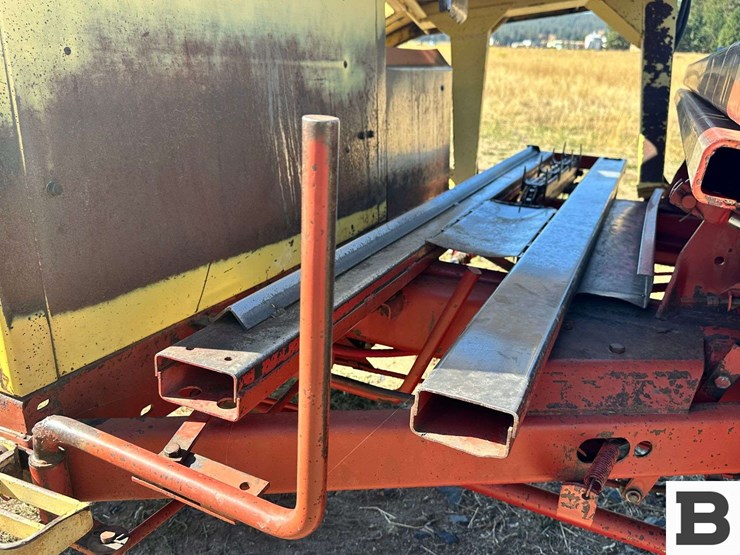 new-holland-1068-image-15