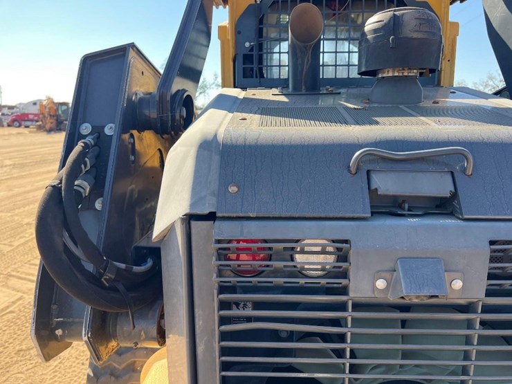 2020-deere-333g-image-21