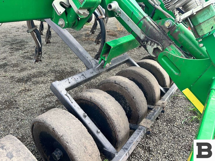 john-deere-1830-image-30