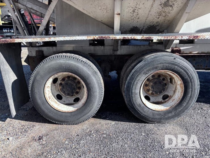 2003-volvo-10-image-49