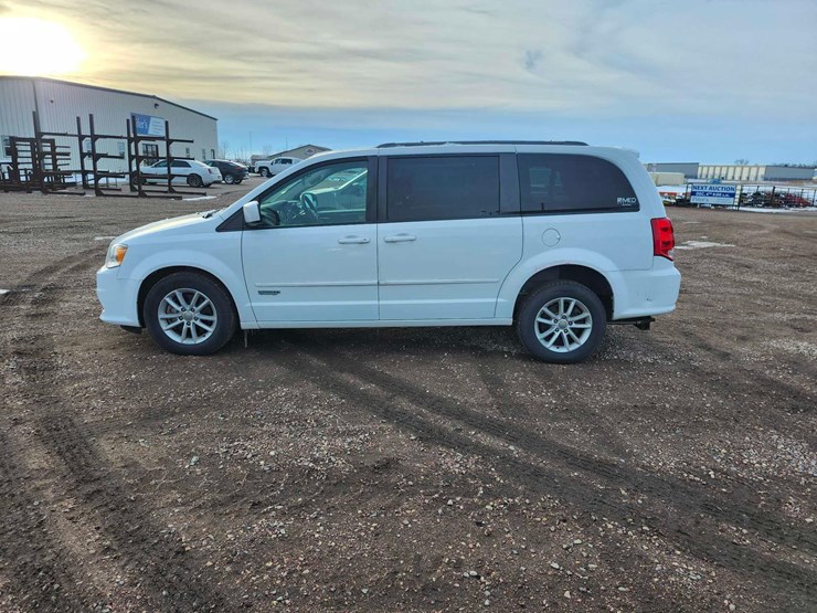 2015-dodge-grand-caravan-sxt-image-6
