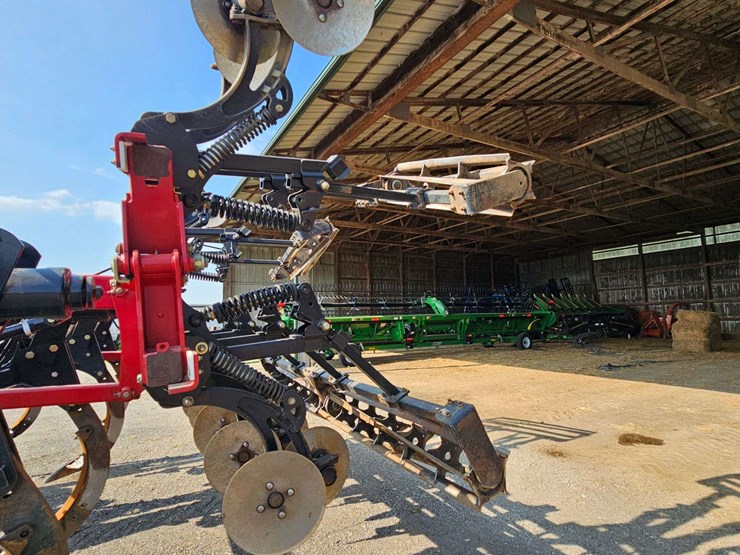 case-870-disk-chisel-plow-image-14