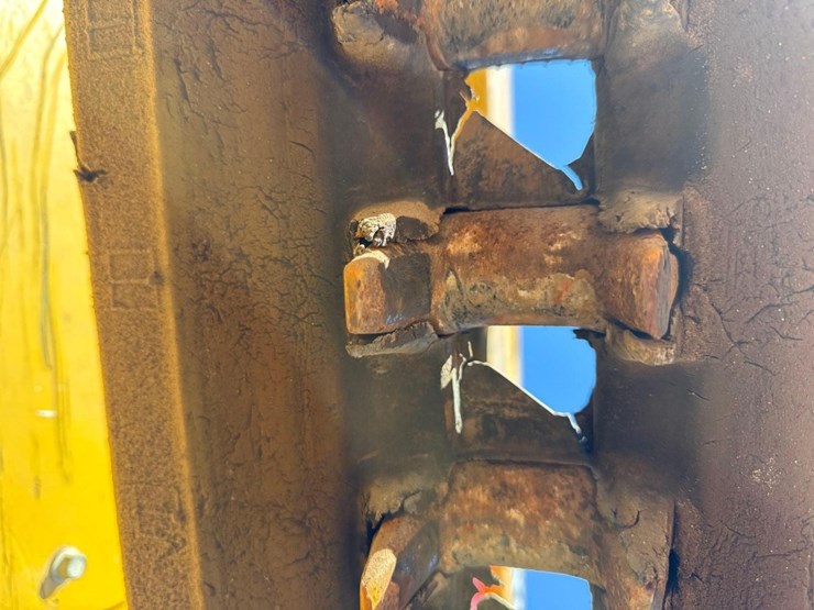 2023-caterpillar-259d3-image-12