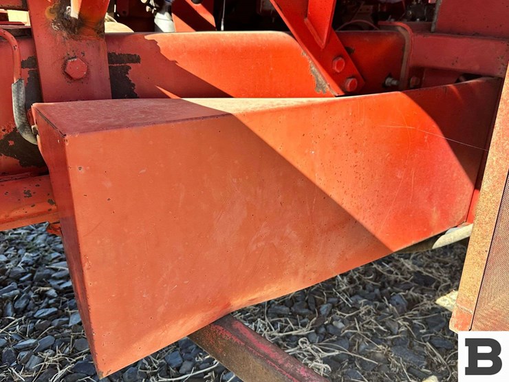 new-holland-1068-image-25