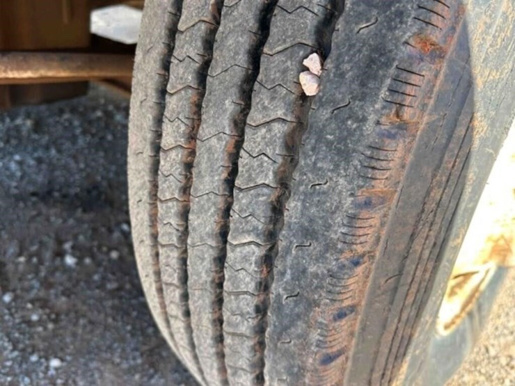 1996-freightliner-bobtail-water-truck-image-45