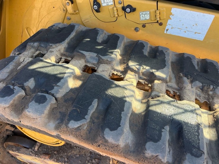 2020-caterpillar-299d3-image-15