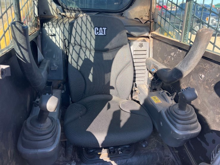 2019-caterpillar-299d2-xhp-image-24