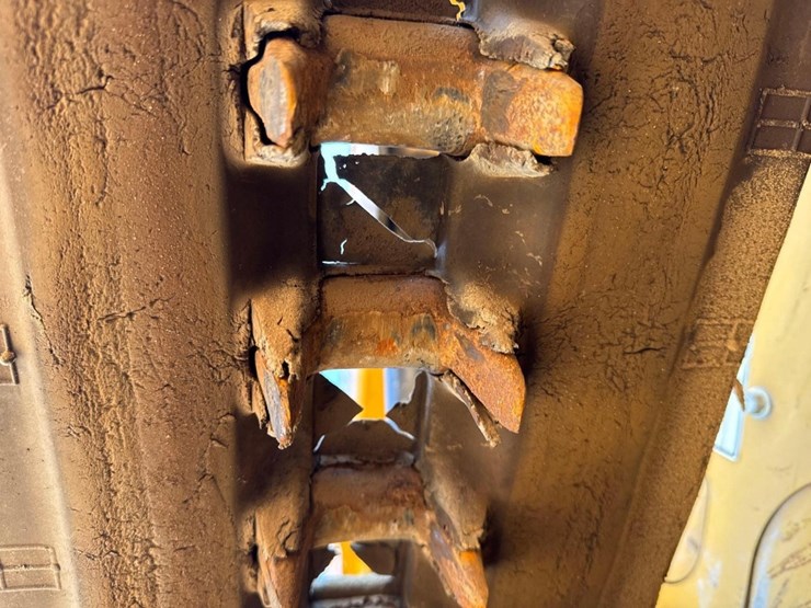 2023-caterpillar-259d3-image-17