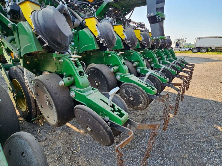 2024-john-deere-1795-image-16