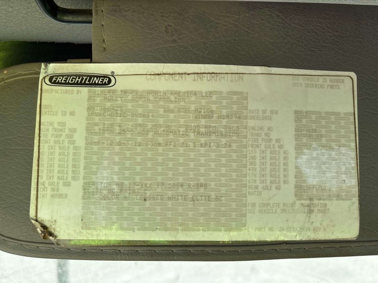 2012-freightliner-m2-106-image-9