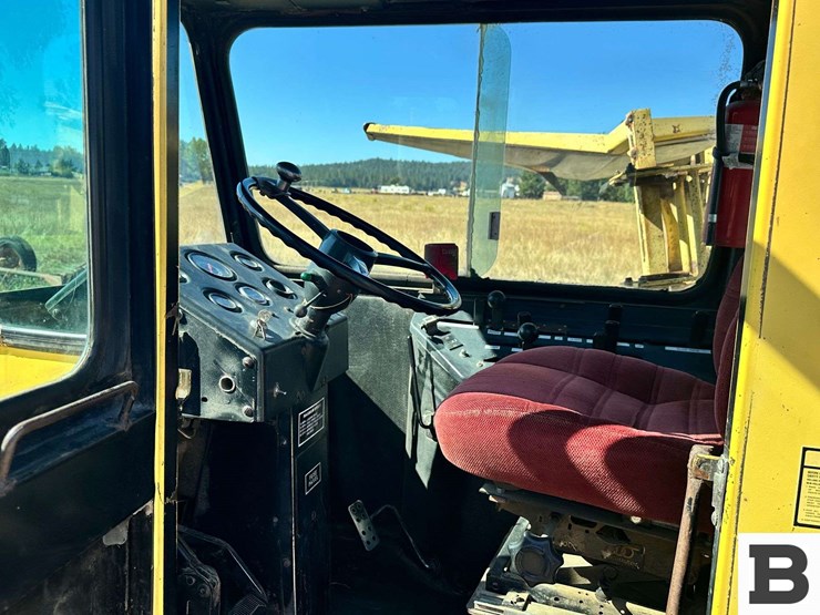 new-holland-1068-image-55