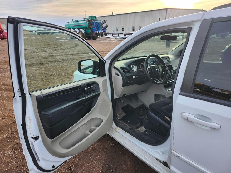 2015-dodge-grand-caravan-sxt-image-23