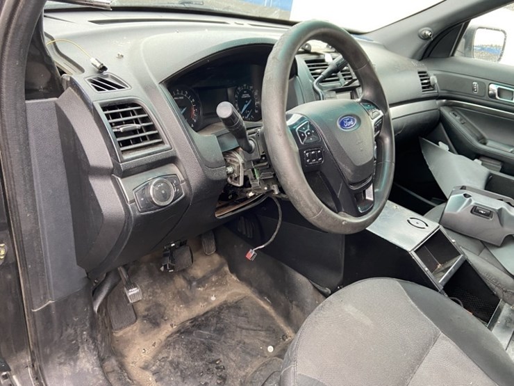 2017-ford-explorer-image-19