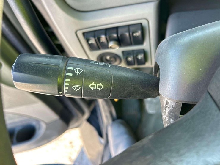 2016-peterbilt-579-image-16