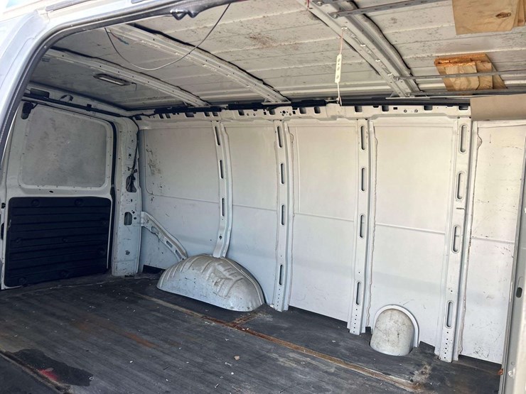 2006-gmc-3500-image-23