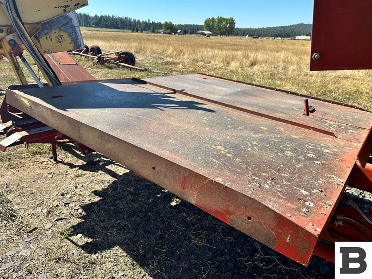 new-holland-1032-image-21