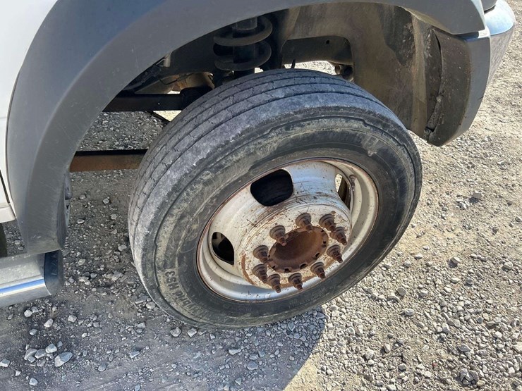 2018-dodge-ram-5500-4x4-crew-cab-flatbed-service-truck-image-32