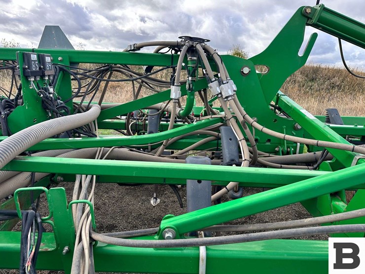 john-deere-1830-image-51