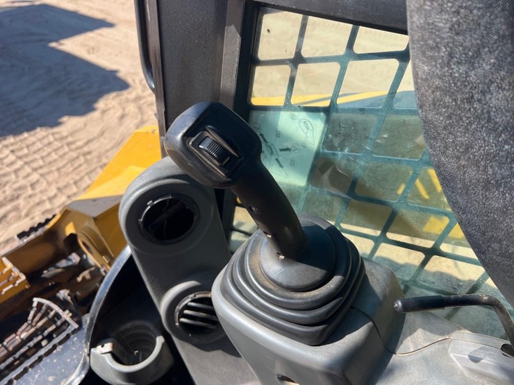 2015-caterpillar-289d-image-27