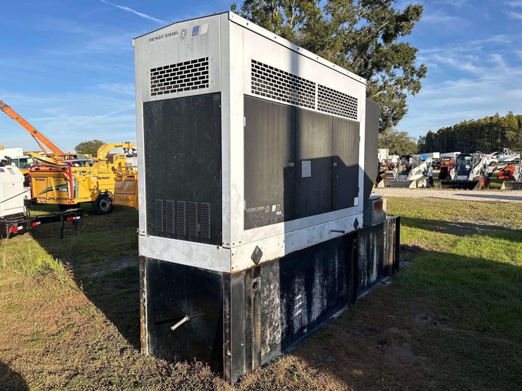 2005-detroit-diesel-100dsejb-138kva-3-phase-diesel-generator-image-3