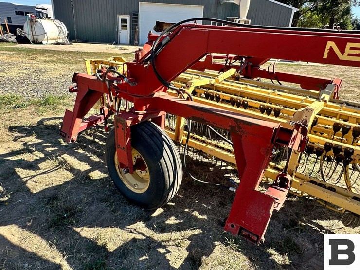 new-holland-216-image-30