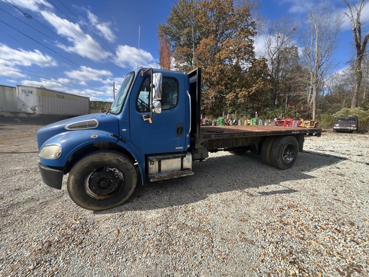 2007-freightliner-108sd-image-12
