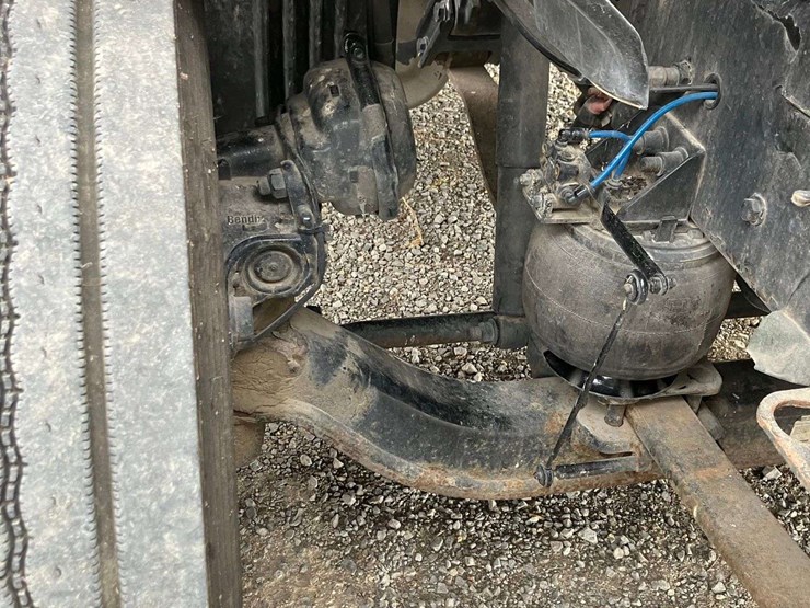 2013-freightliner-cascadia-image-90