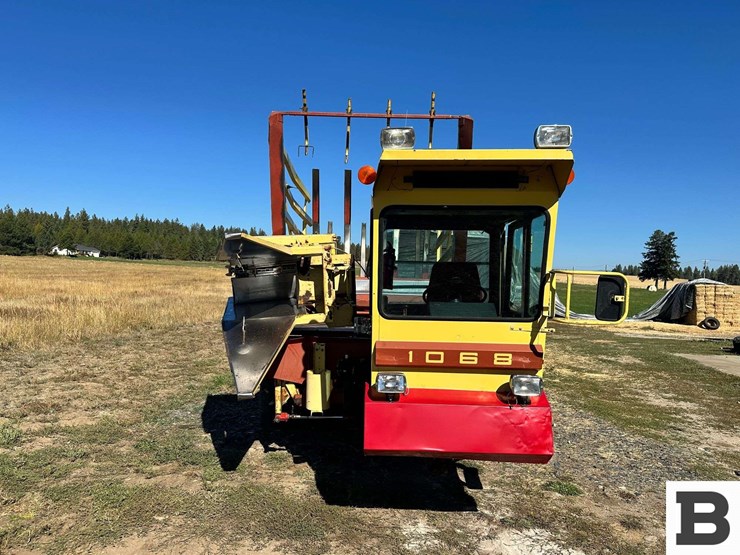 new-holland-1068-image-10