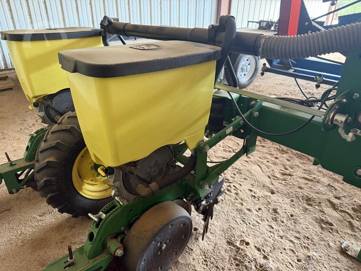 2021-john-deere-1725-image-20