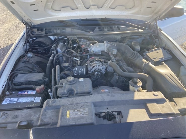 2011-ford-crown-victoria-sedan-image-23