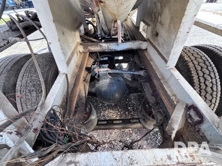 2003-volvo-10-image-46