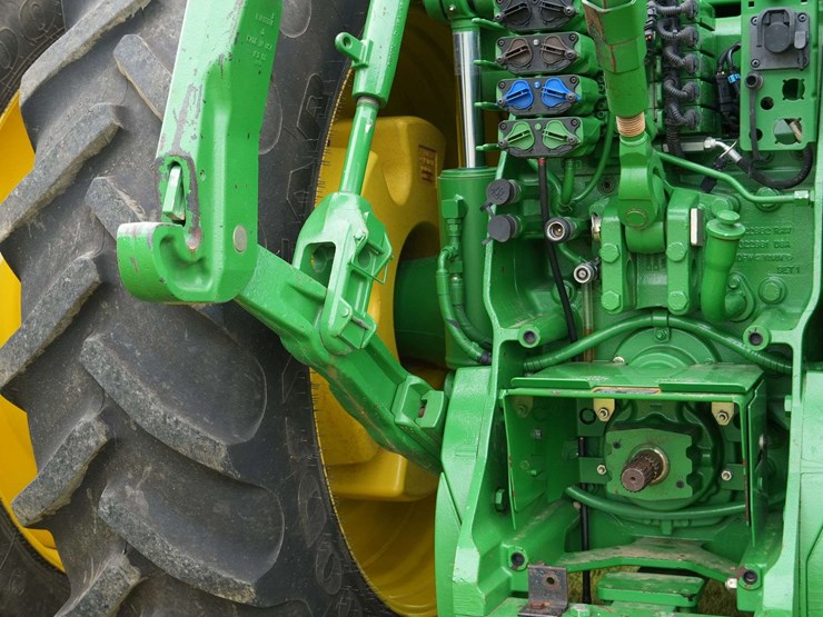 2011-john-deere-8285r-image-47