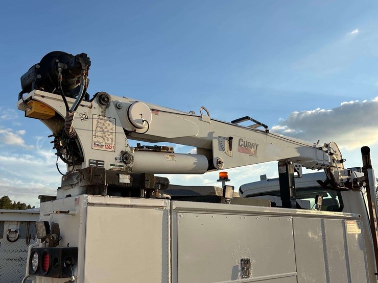 2013-freightliner-m2-106-image-10