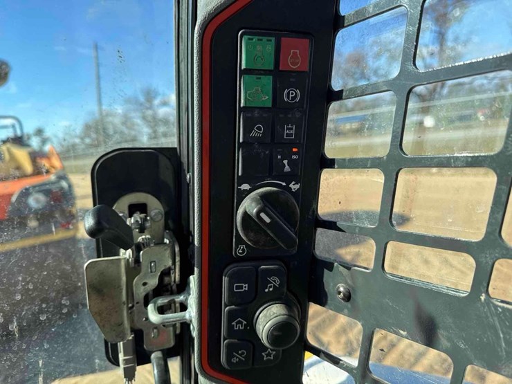 2024-bobcat-t76-image-28