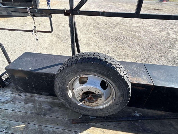 2018-dodge-ram-5500-4x4-crew-cab-flatbed-service-truck-image-26