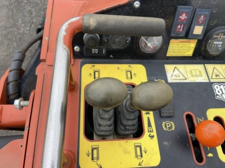 2020-ditch-witch-sk800-image-24