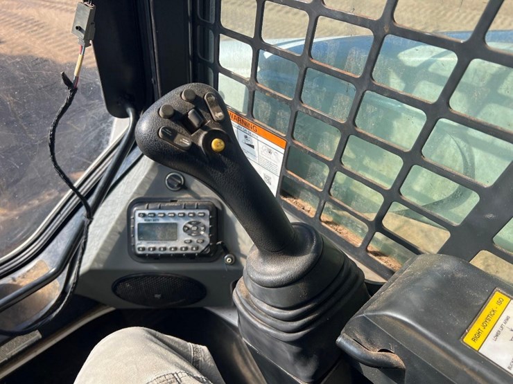 2021-bobcat-t870-image-25