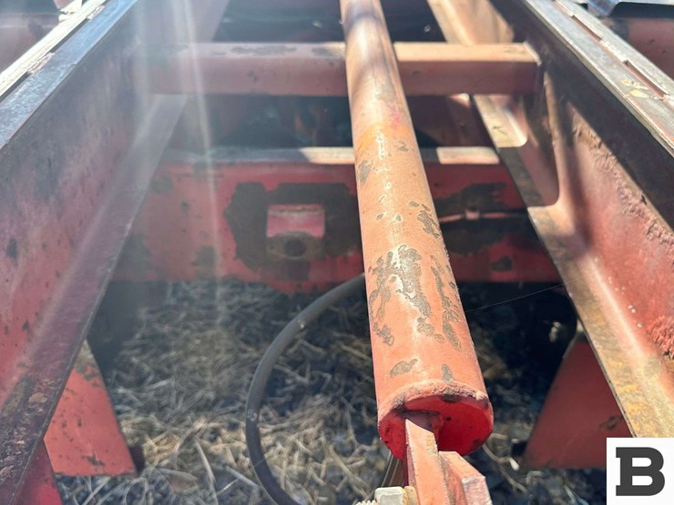 new-holland-1068-image-30