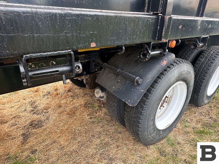 2000-peterbilt-grain-truck---lewiston,-id-image-17