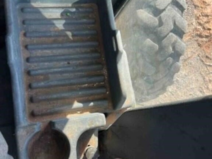 2018-deere-672g-image-34