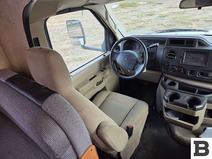 2014-ford-e450-image-8