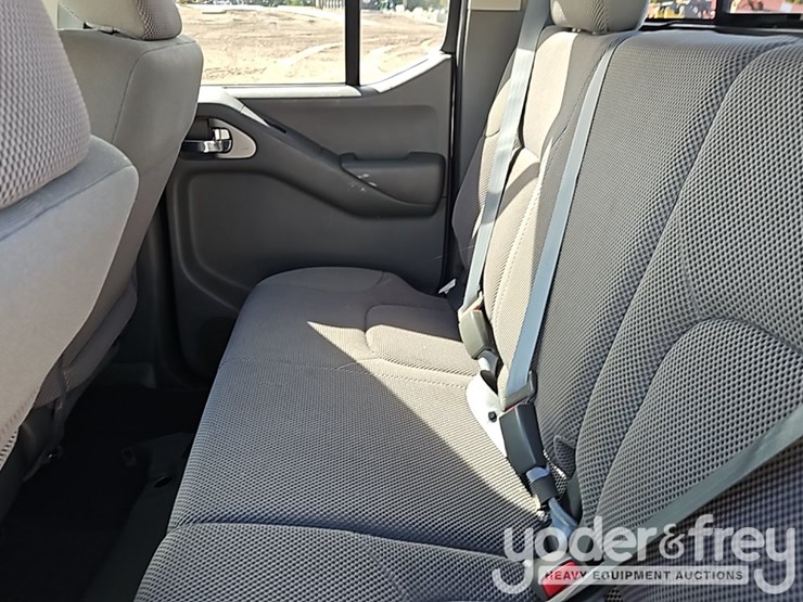 2016-nissan-frontier-image-19