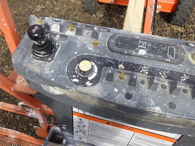 2016-jlg-400s-image-17