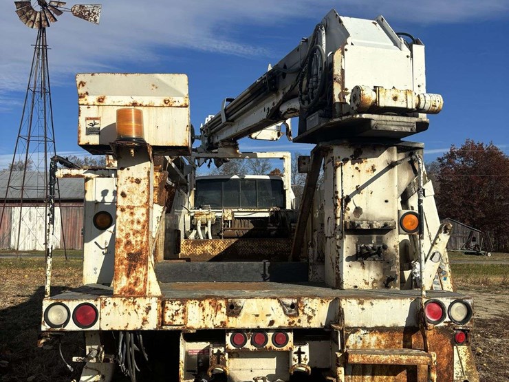 gmc-c7500-utility-truck-image-3